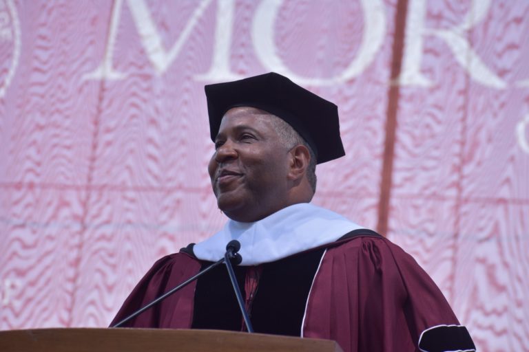 Commencement speaker pays off graduates’ debt