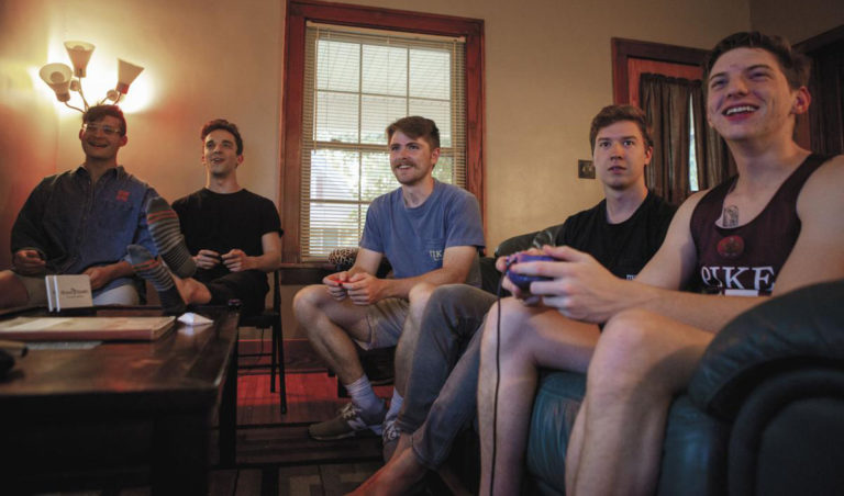 UNL fraternities forge bonds without sanctioned housing