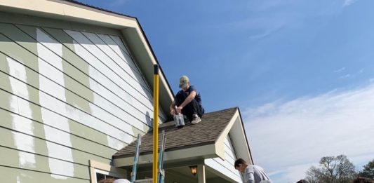 Pi Kappa Alpha gives back