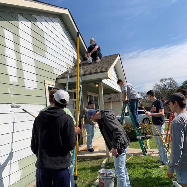 Pi Kappa Alpha gives back