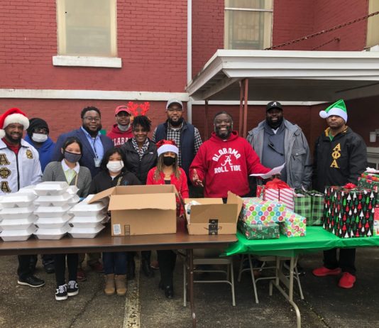 Selma City council president hosts toy, food giveaway