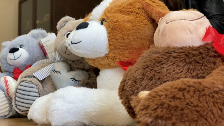 Fraternity donates teddy bears to McKenzie-Willamette
