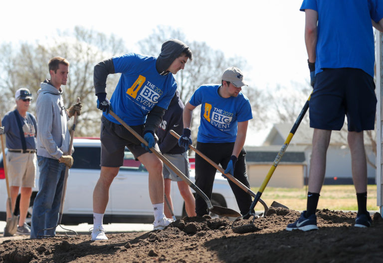 ‘We’re here to help’: 500+ UNK students give back to community during The Big Event