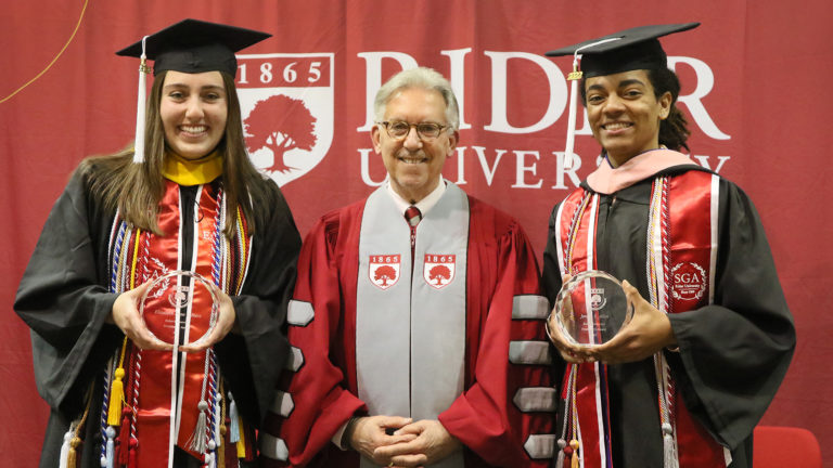 Two outstanding graduating students receive 2022 President’s Award