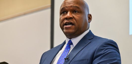 ‘Do What Trojans Do’: Alumnus challenges Sorrell College students to become successful leaders in their careers