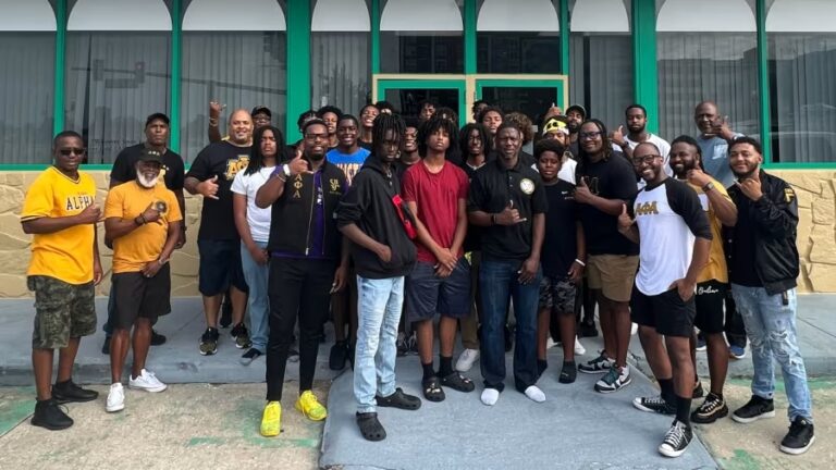 ‘Young Men of Distinction’ pack lunches for the homeless in Orlando