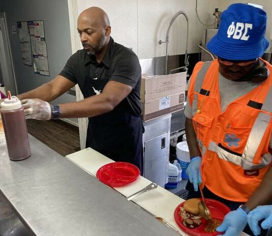 ‘Celebrity chef’ helps honor nonprofit