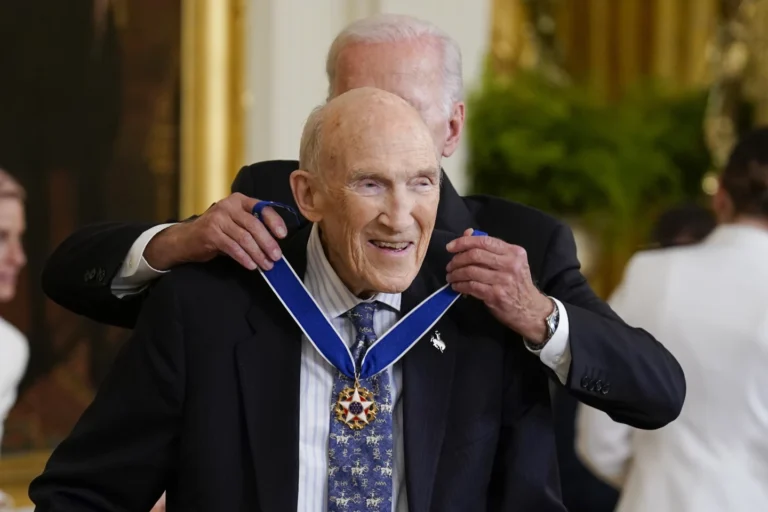 Former US Sen. Alan Simpson of Wyoming, who bridged partisan gaps with his quick wit, dies at age 93