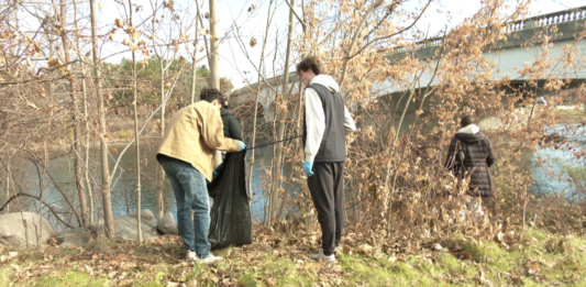 MSU sorority and fraternity members clean up capital area rivers